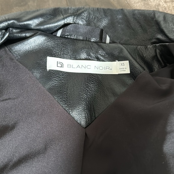 Sexy Jacket 🖤 - Picture 8 of 9